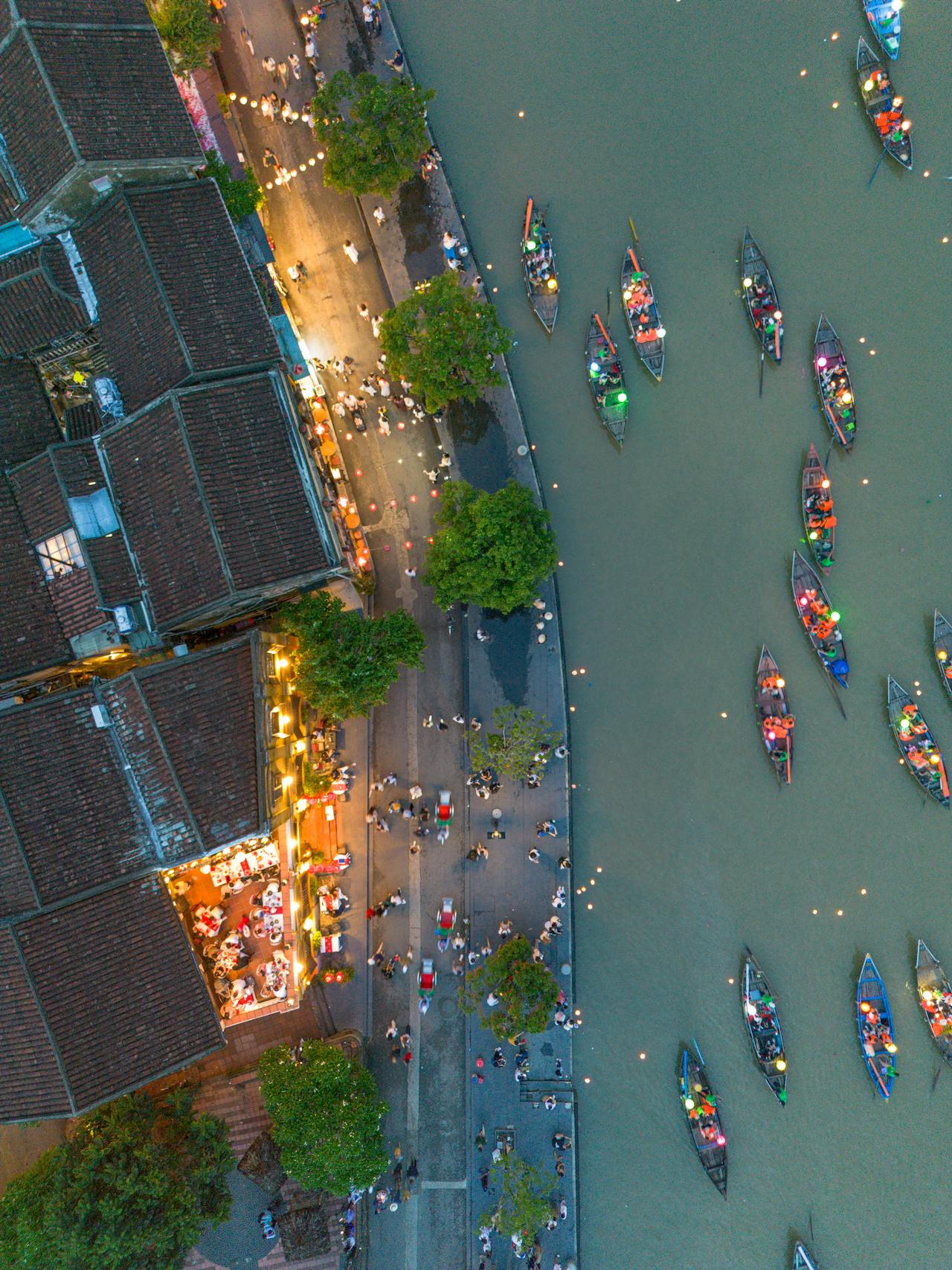 Thuyền đèn lồng trên sông Hoài — biểu tượng lãng mạn Hội An