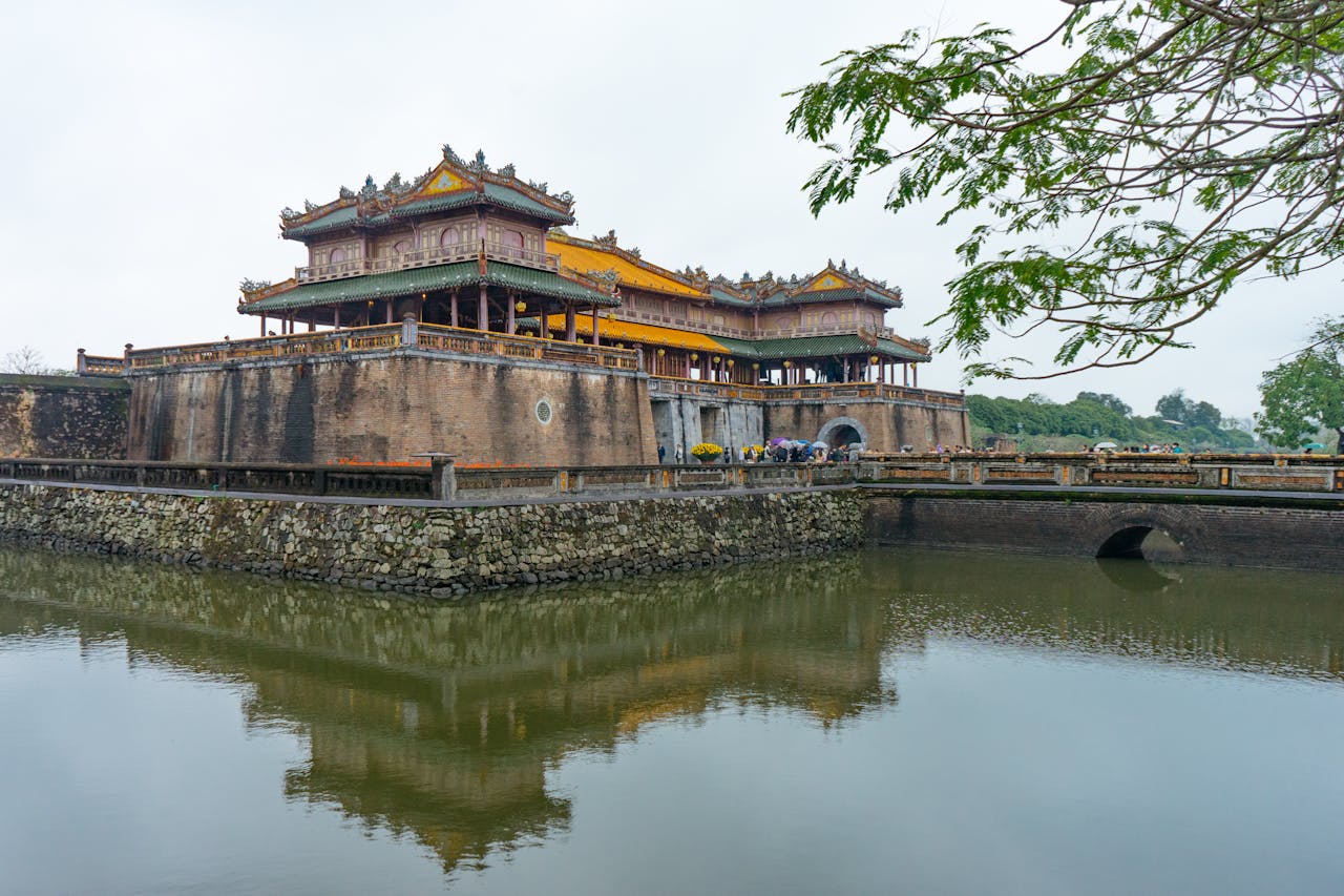 Hoàng thành Huế nhìn từ trên cao — kiến trúc 3 lớp thành đồng tâm
